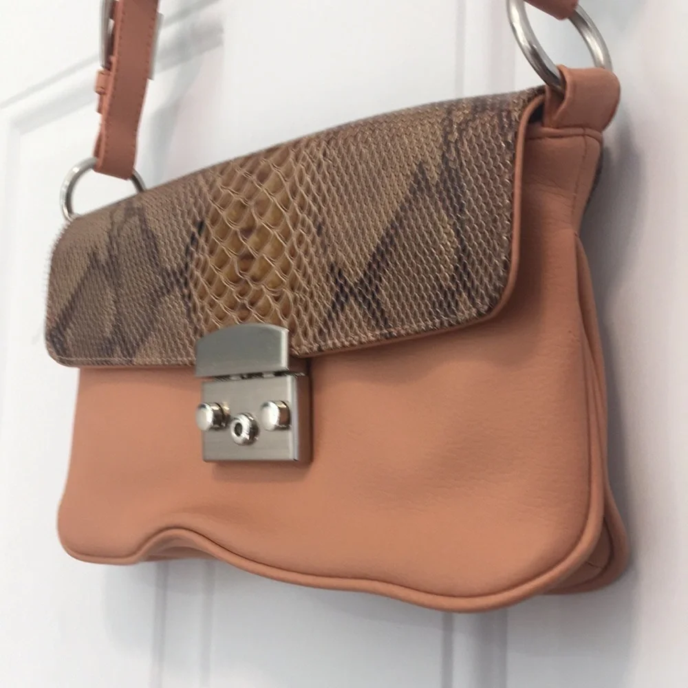 Locking purse